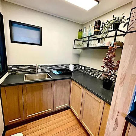 L'interlude, Confort Et Equipe Pour Escale Entre Terre Et Calais